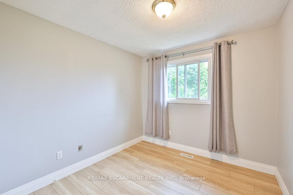 19 Deerpark Crescent photo 17