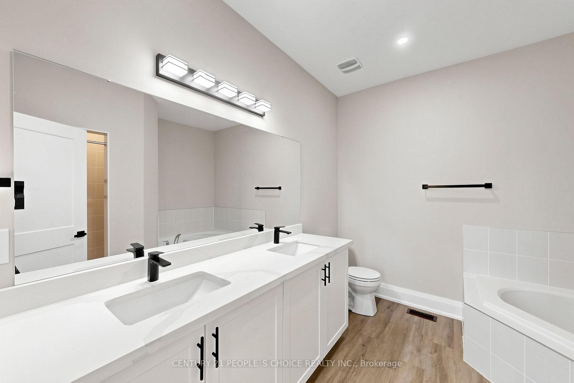 8 Durham Road photo 22
