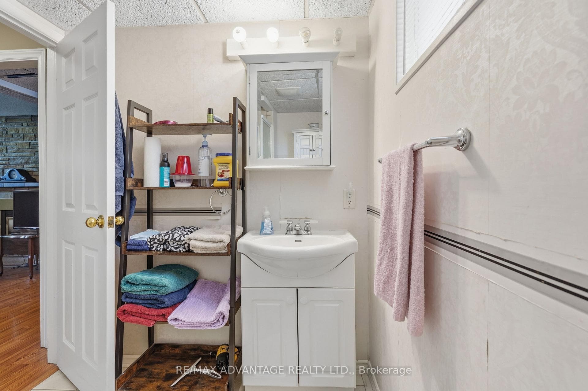 120 Champlain Crescent photo 30