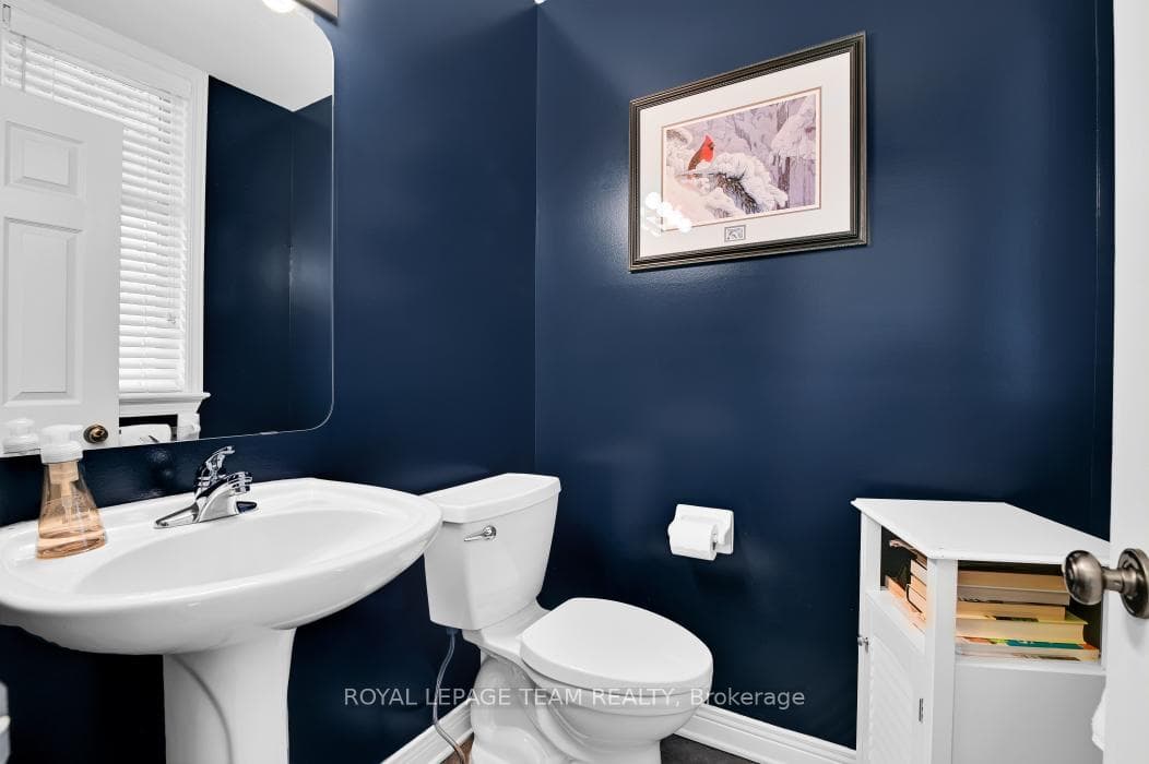 81 Ambiance Drive photo 6