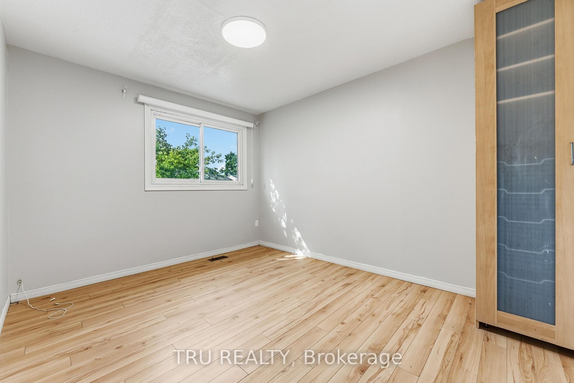 950 Meadowlands Drive photo 13