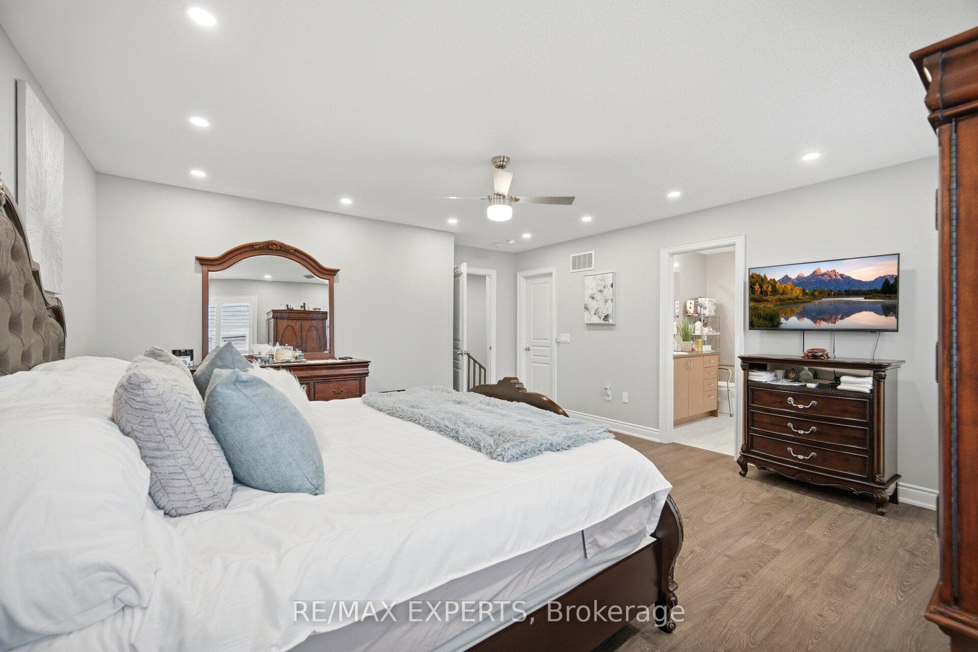 64 Holbrook Court photo 26
