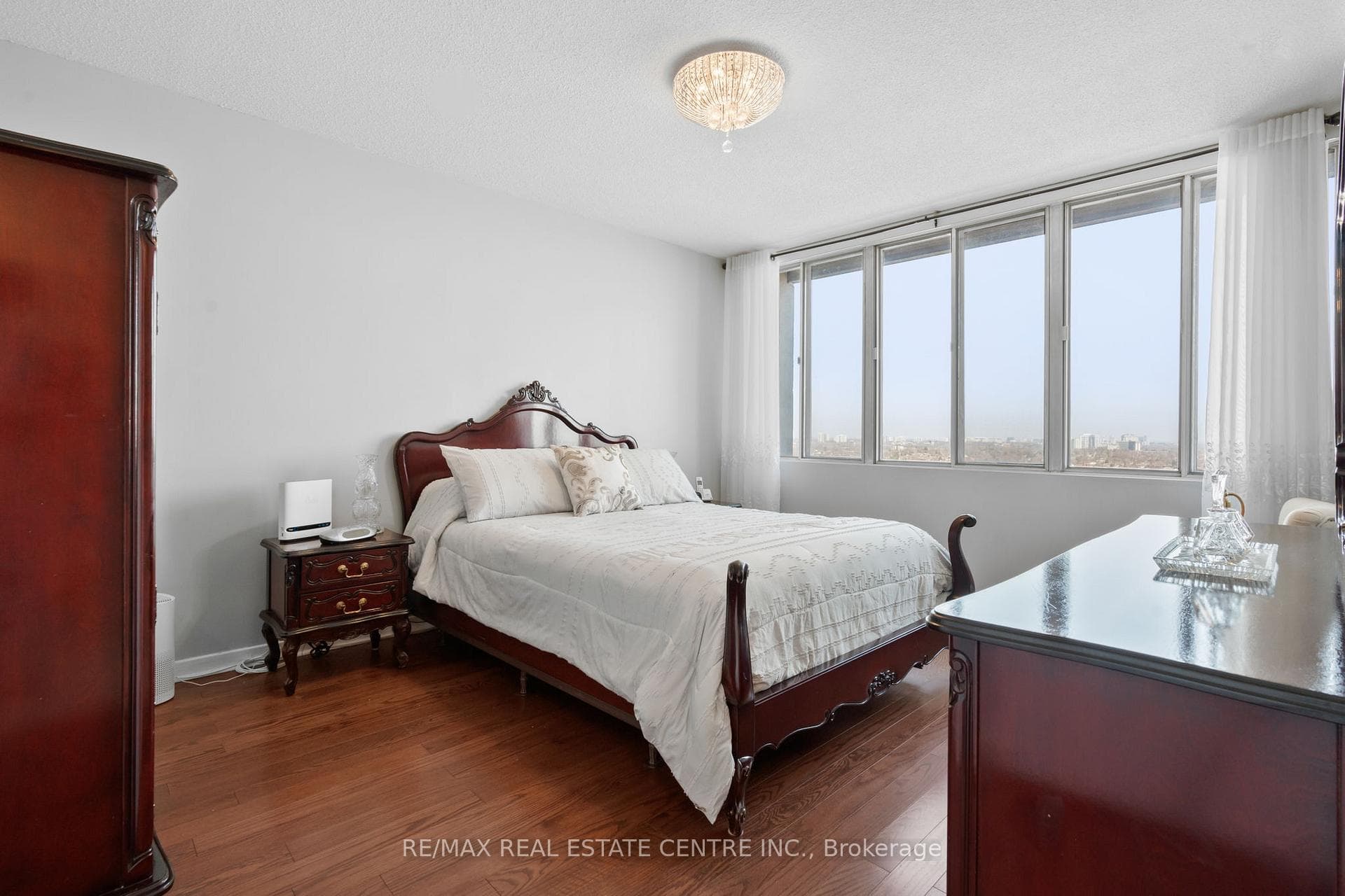 1580 Mississauga Valley Boulevard Unit 2004 photo 9