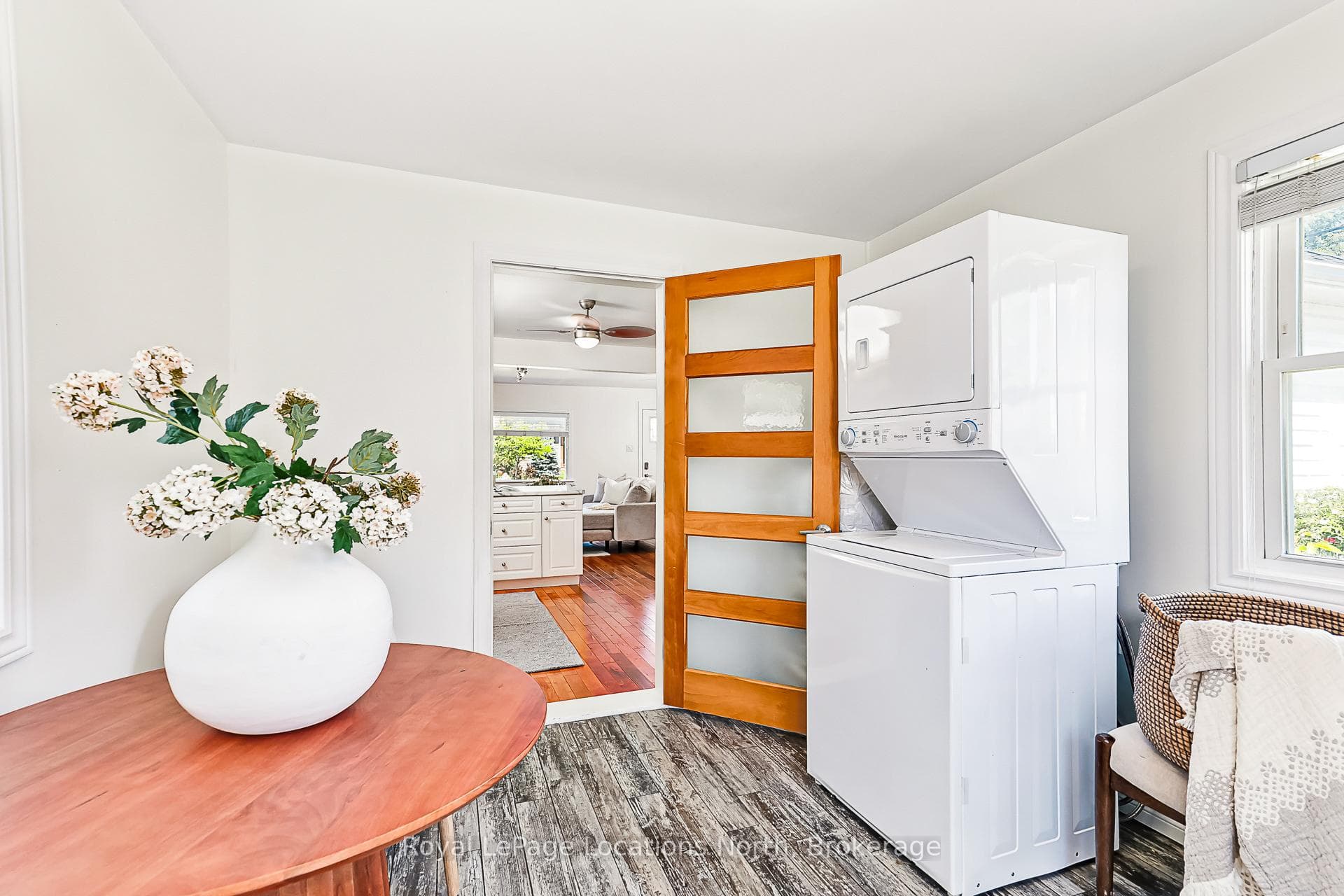 196 SIMCOE Street photo 20