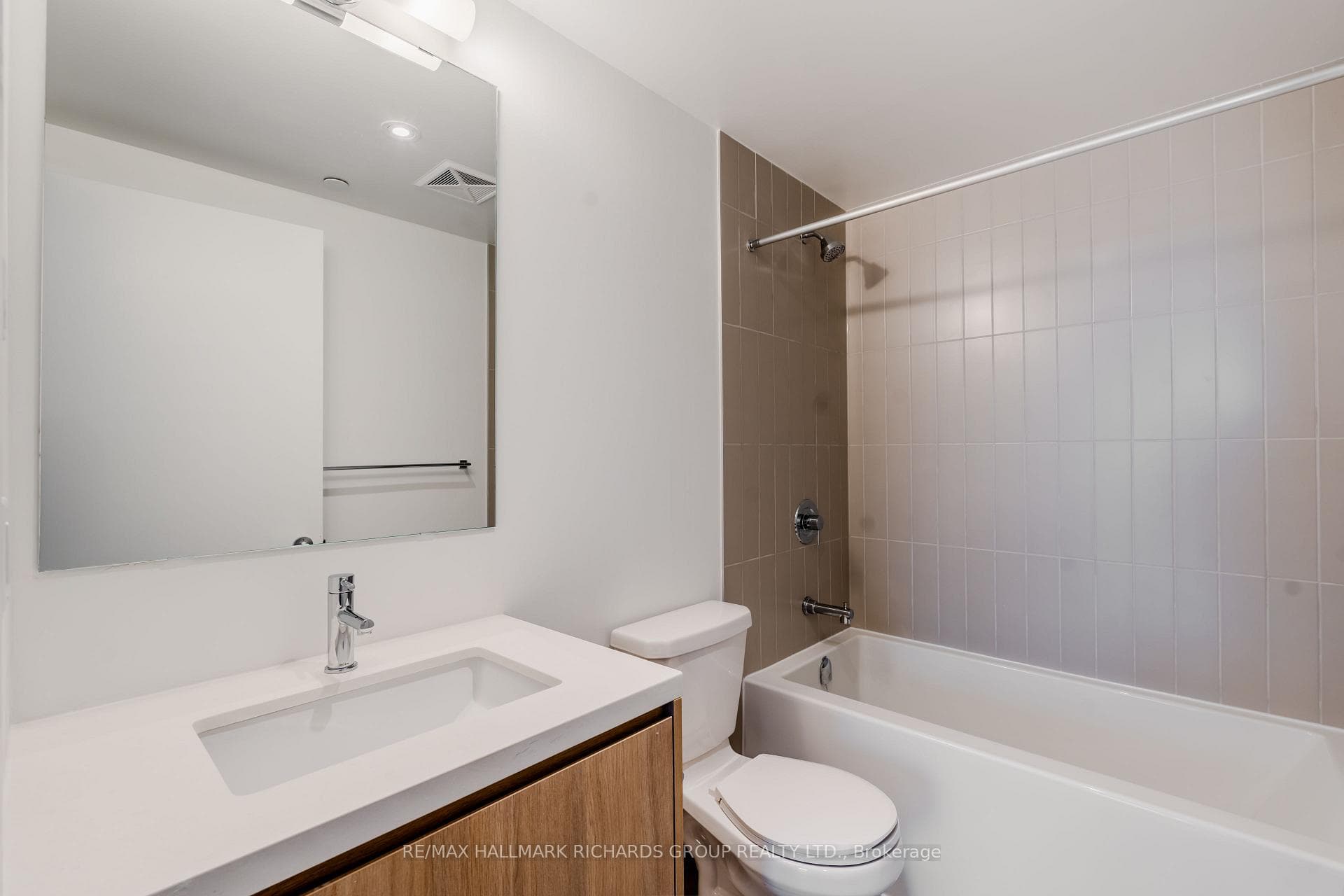 1161 Kingston Road Unit 402 photo 5