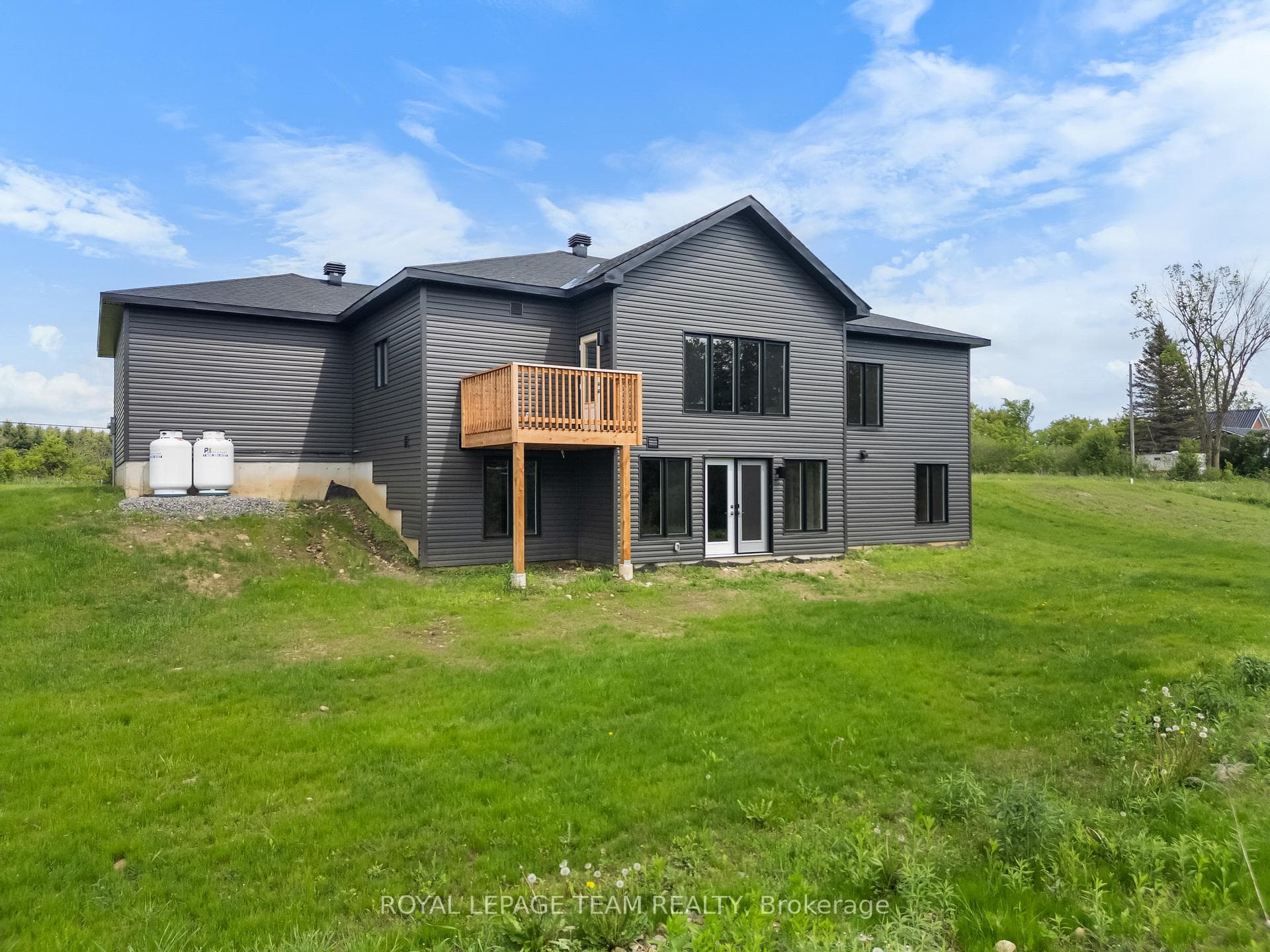 465 Pioneer Road photo 7