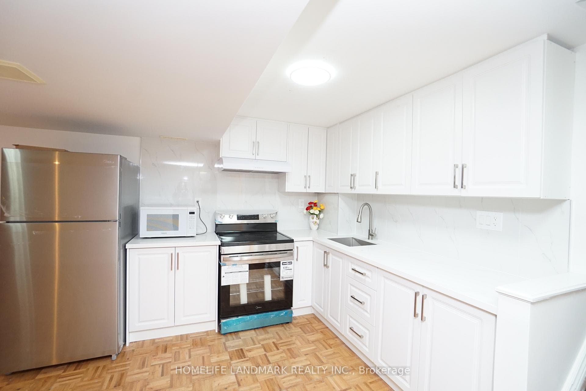 594 Queen Victoria Drive Unit Gound & Bsmt photo 20