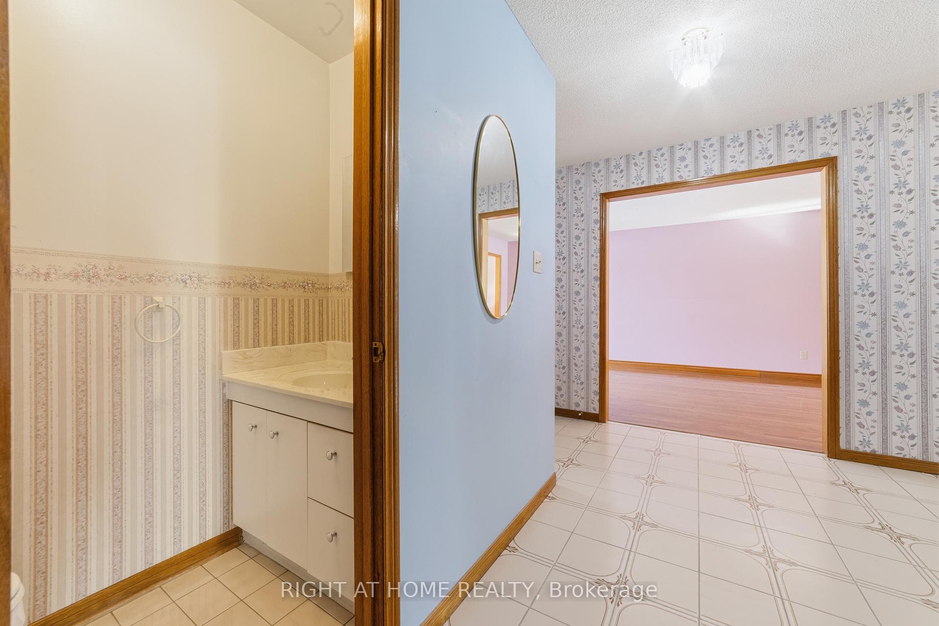2084 Pen Street photo 6