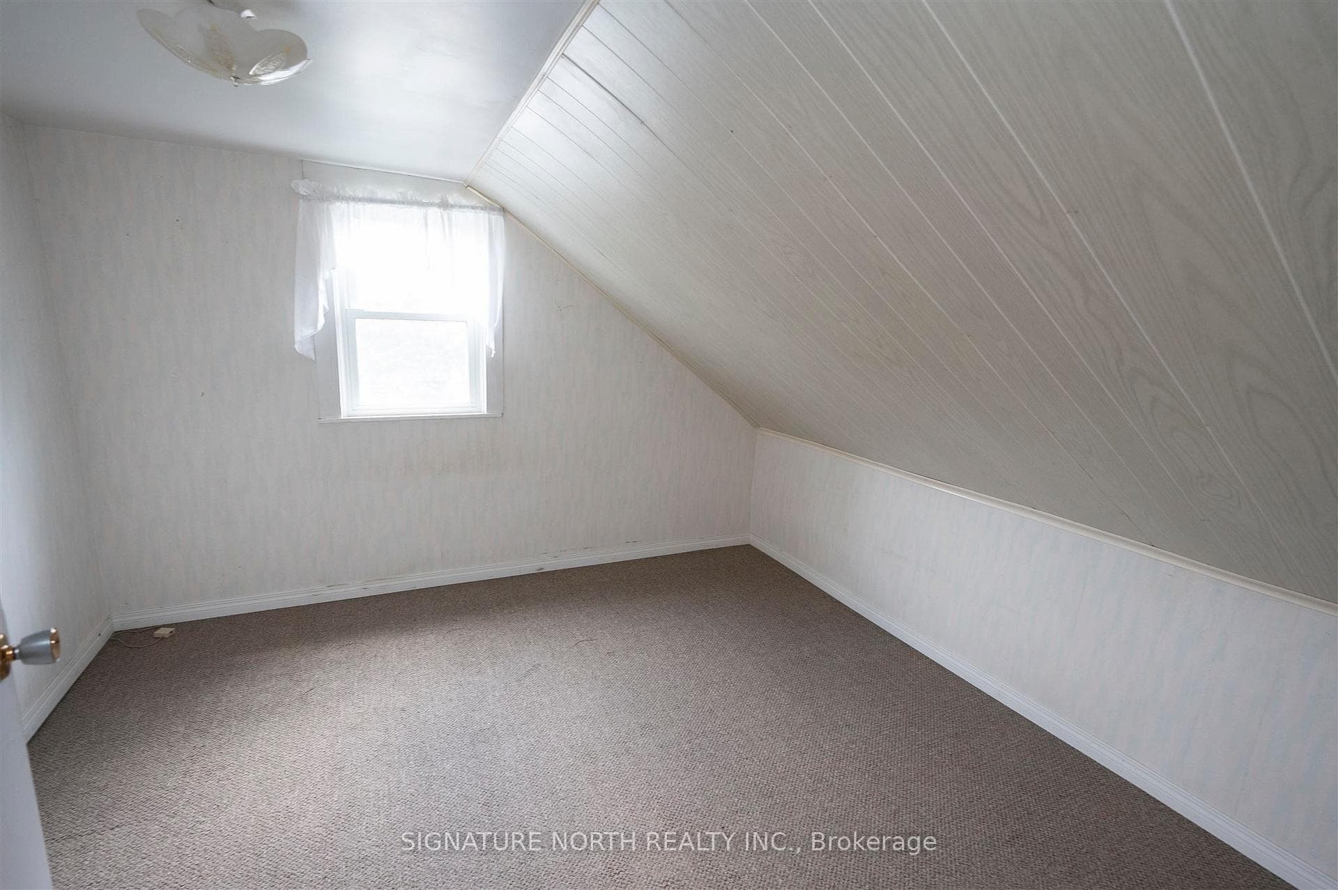 84 Empress Avenue North photo 17