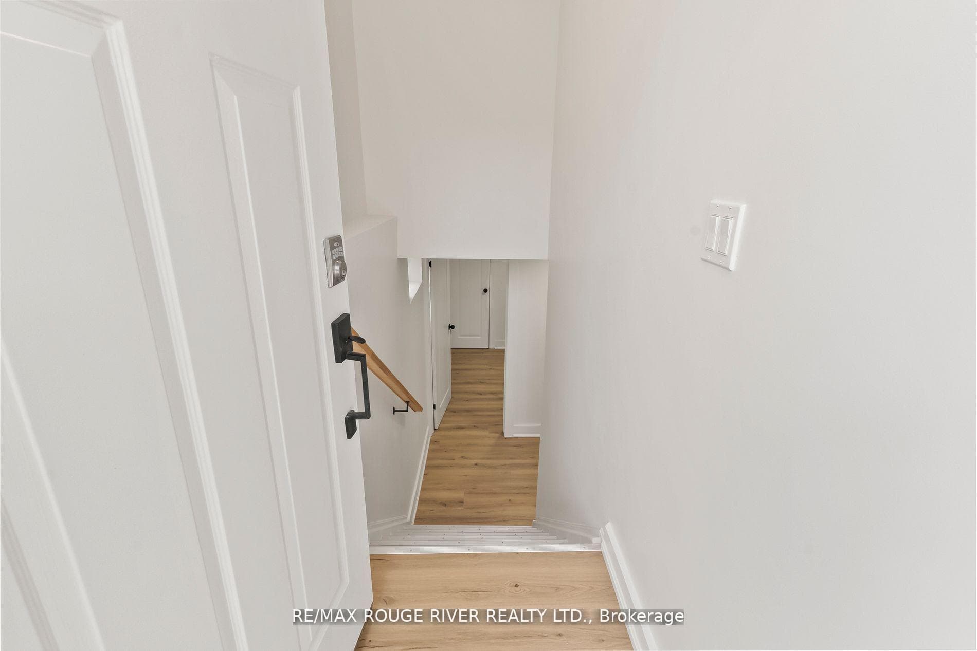 745 Glengrove Street photo 5