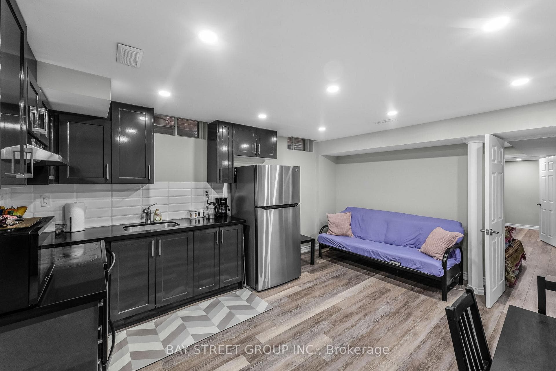 137 Oswell Drive photo 32