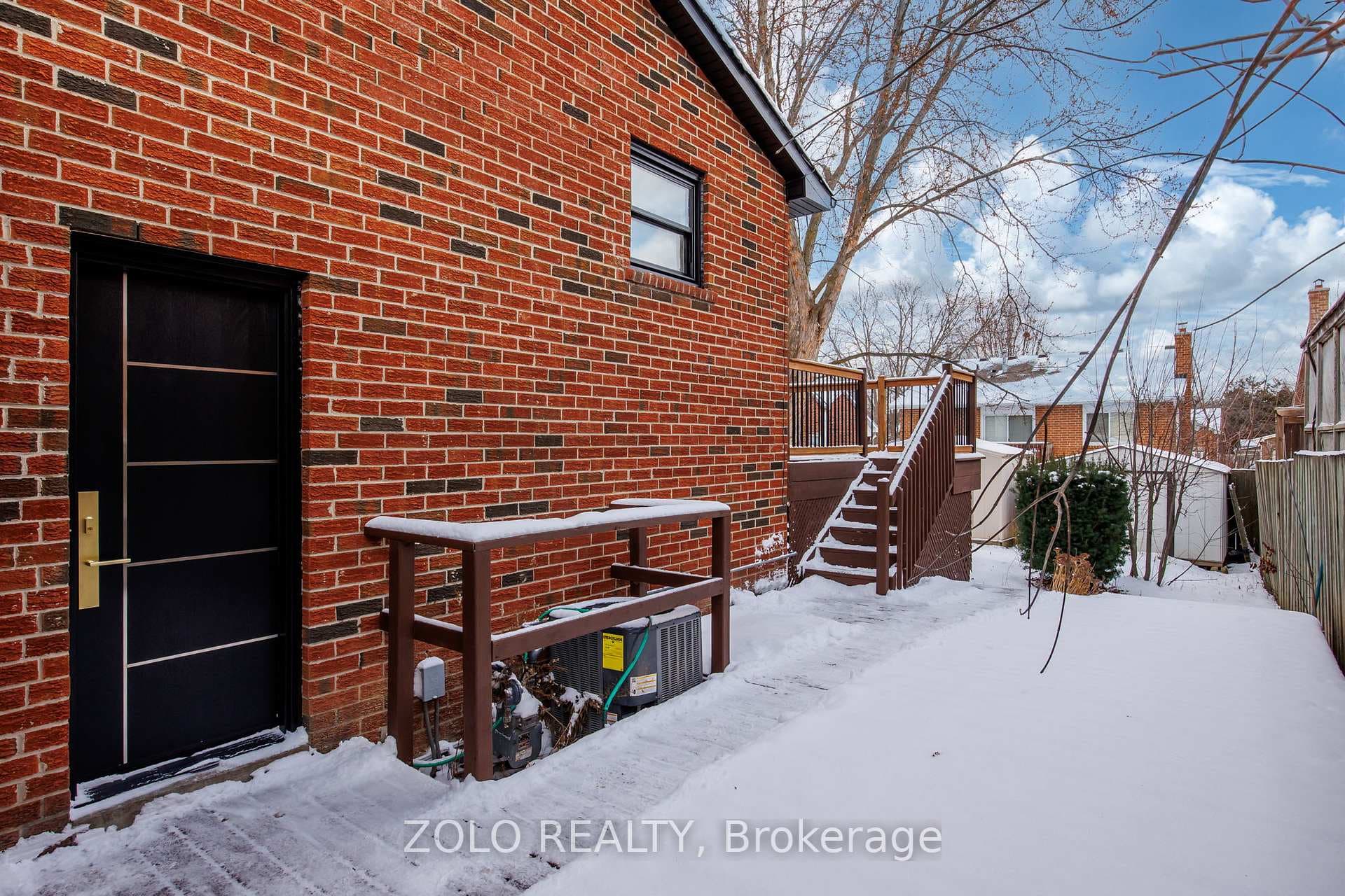 124 Kingston Road photo 27