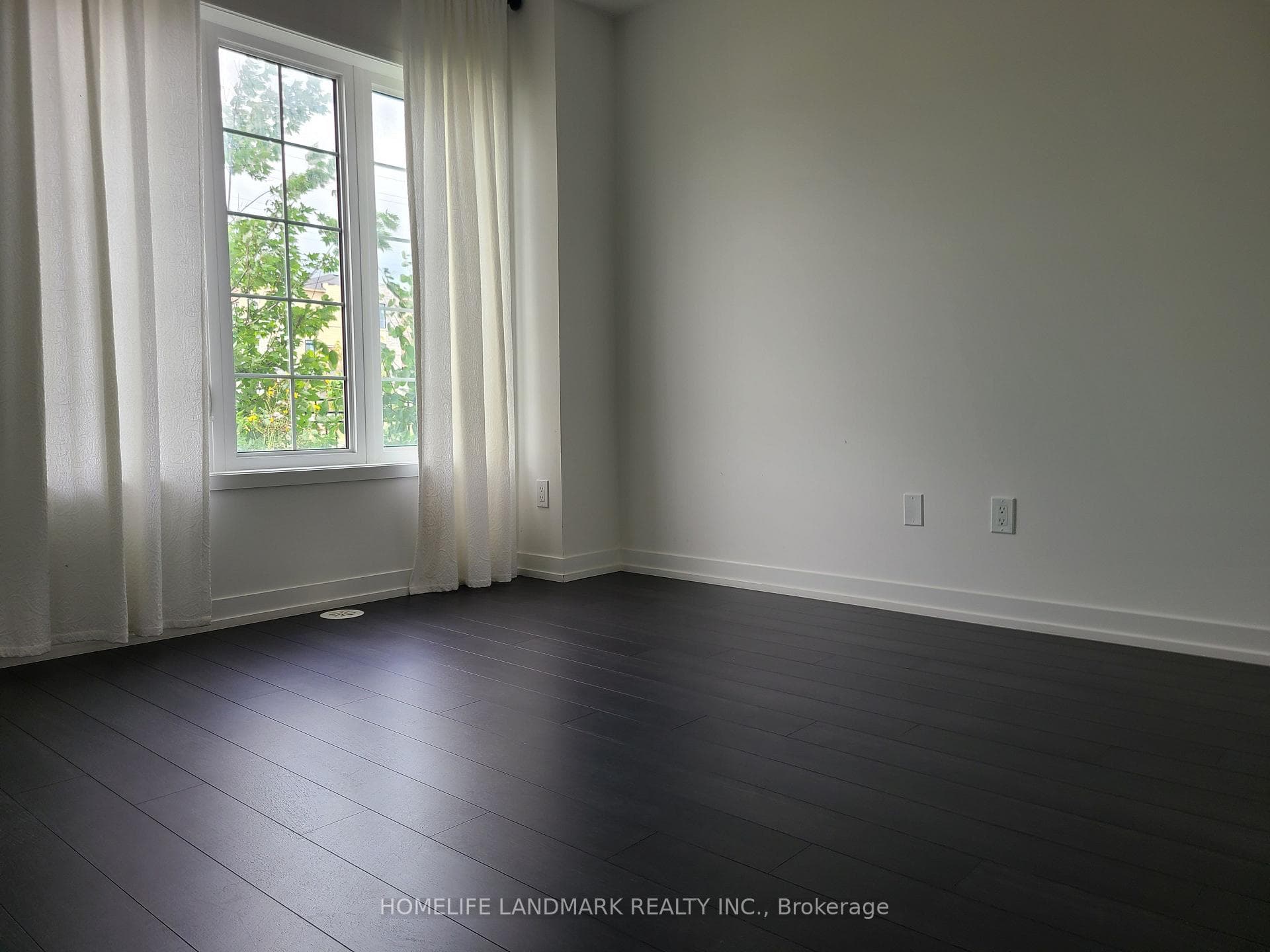 245 Harding Park Street photo 2
