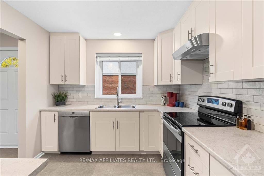 Fully updated kitchen in 2021 with loads of counte