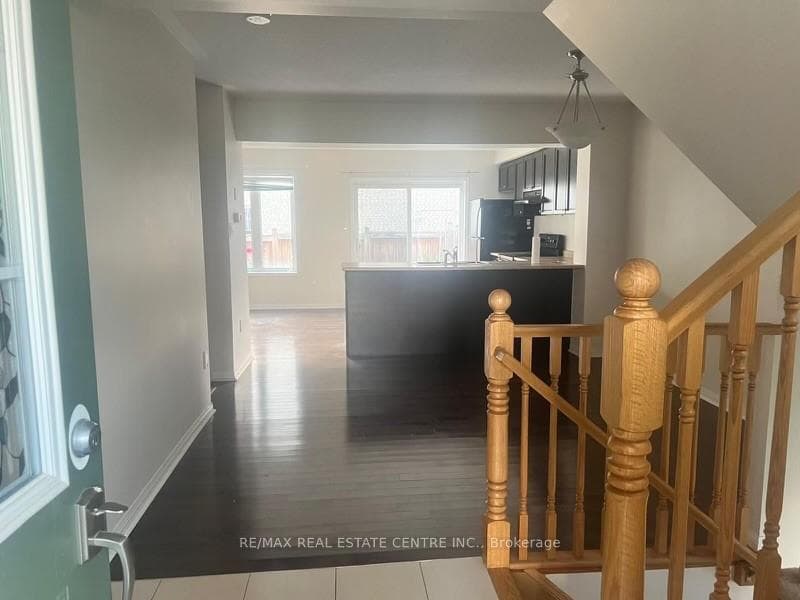 242 Gleave Terrace photo 2