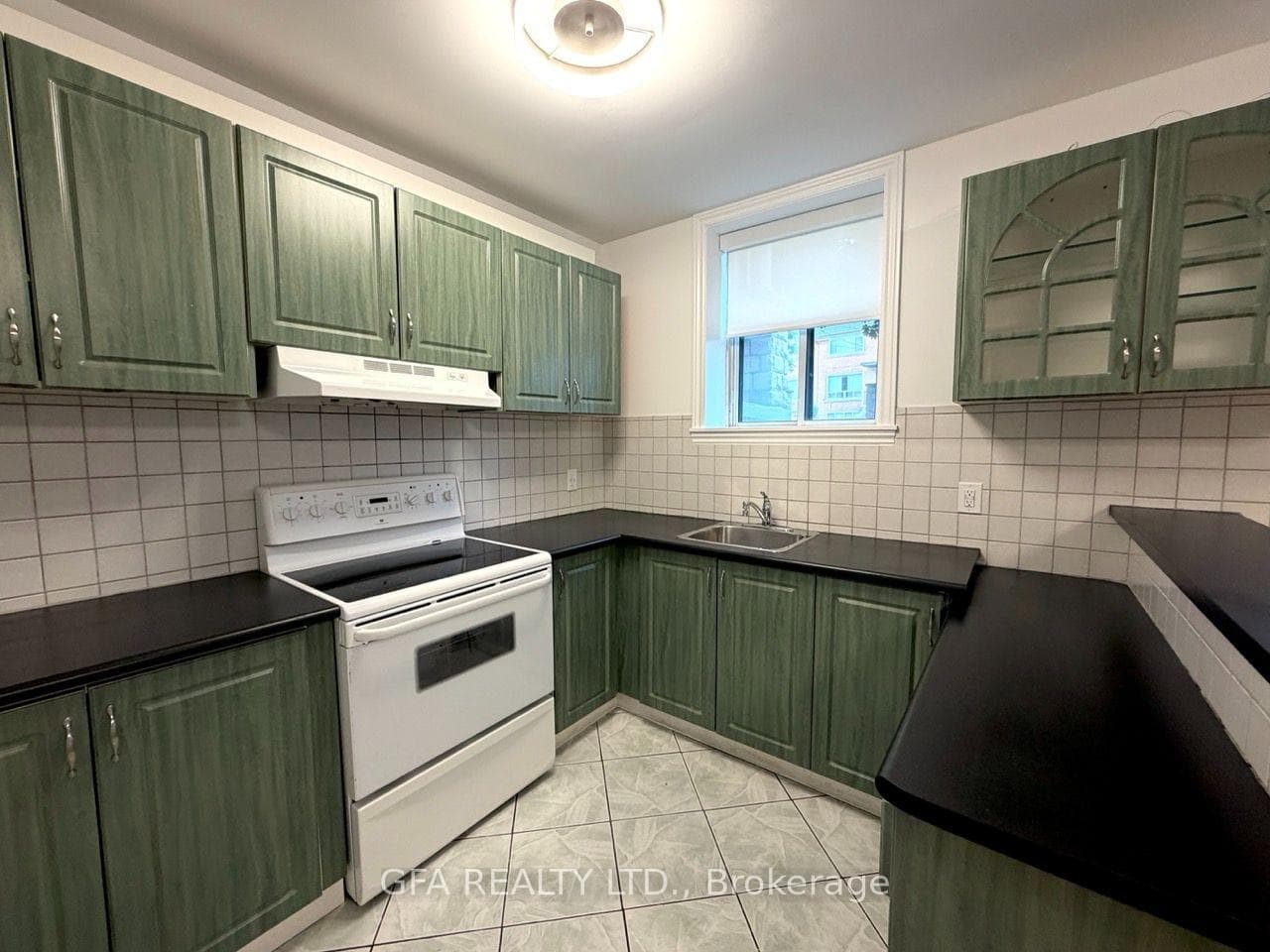 16 Arrowsmith Avenue Unit B photo 4