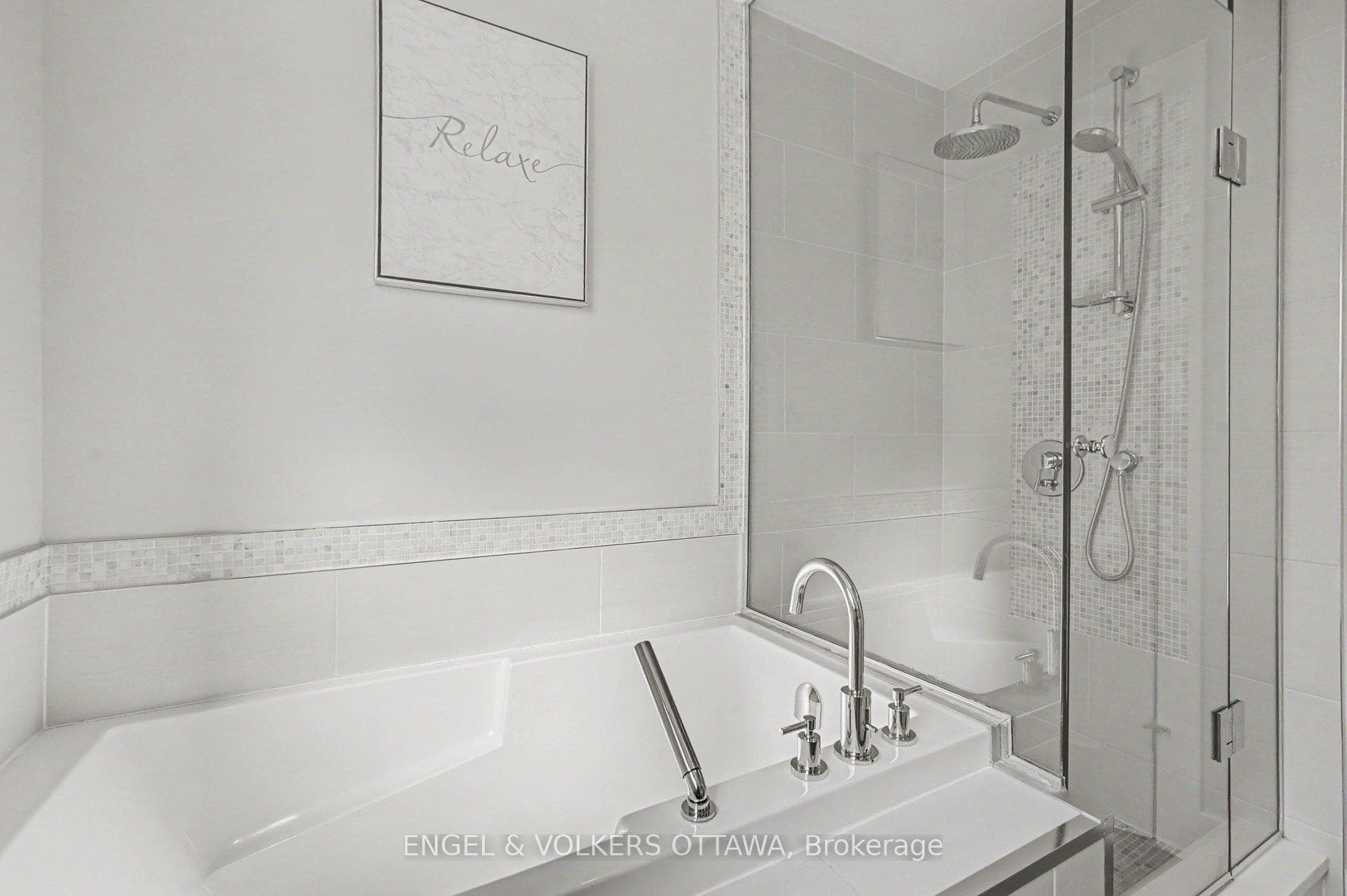 1299 Alloway Crescent photo 24