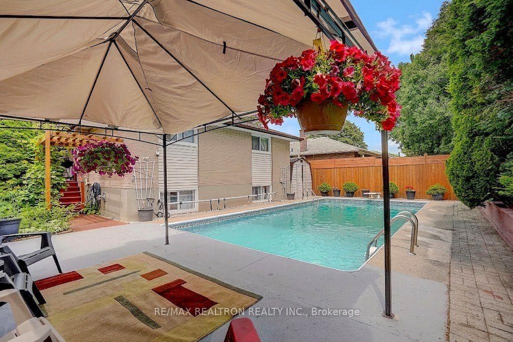 583 Pinewood Street photo 45