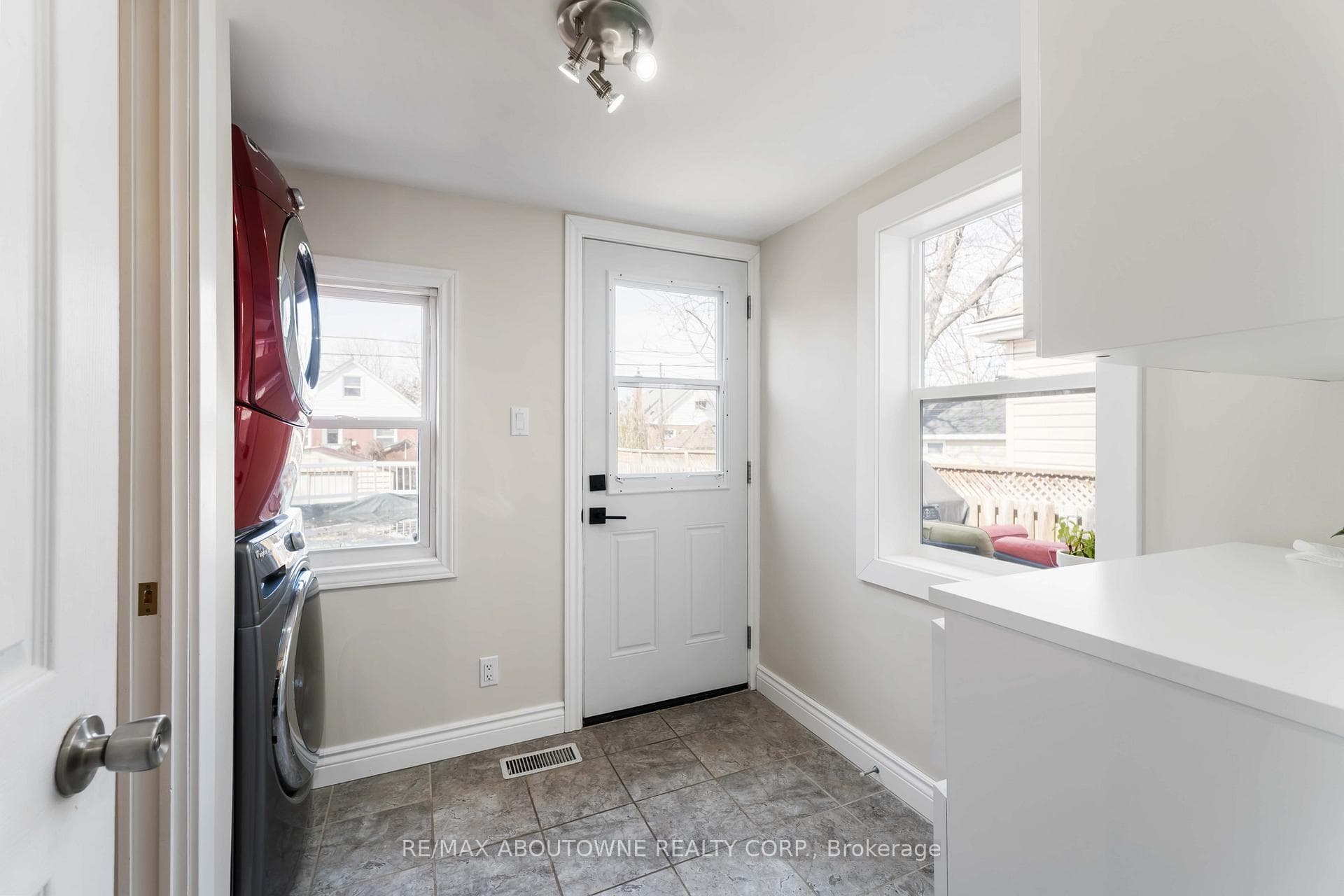 54 Weir Street photo 17