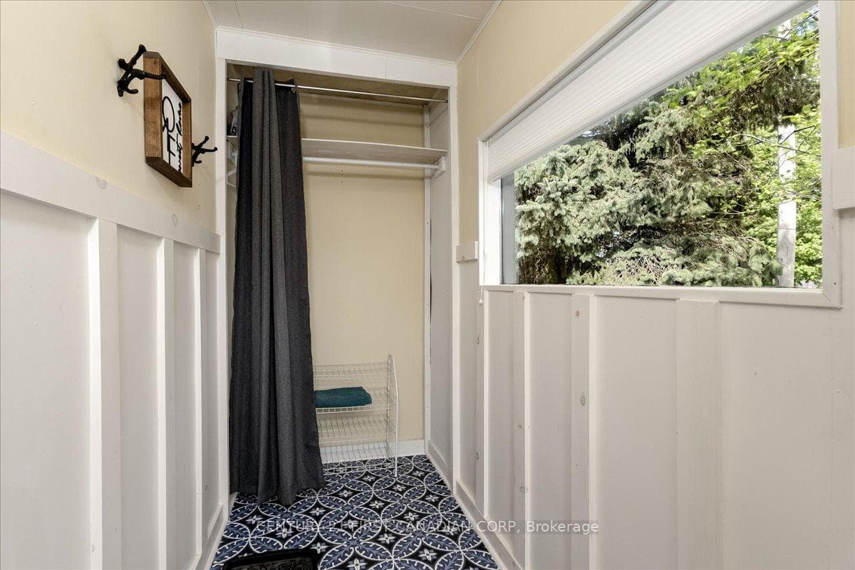 747 Whetter Avenue photo 8