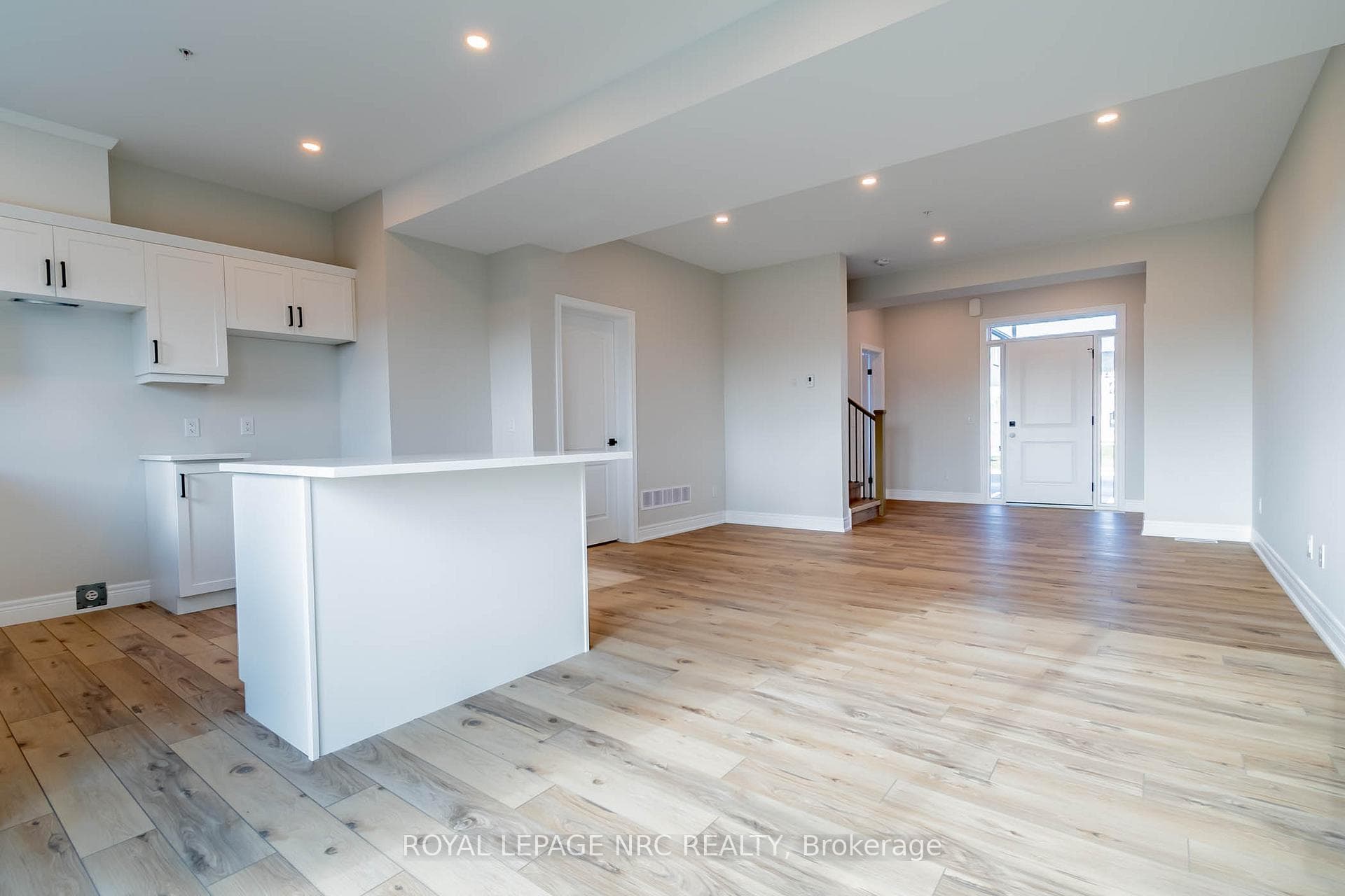 121A MOFFATT Street Unit 23 photo 6