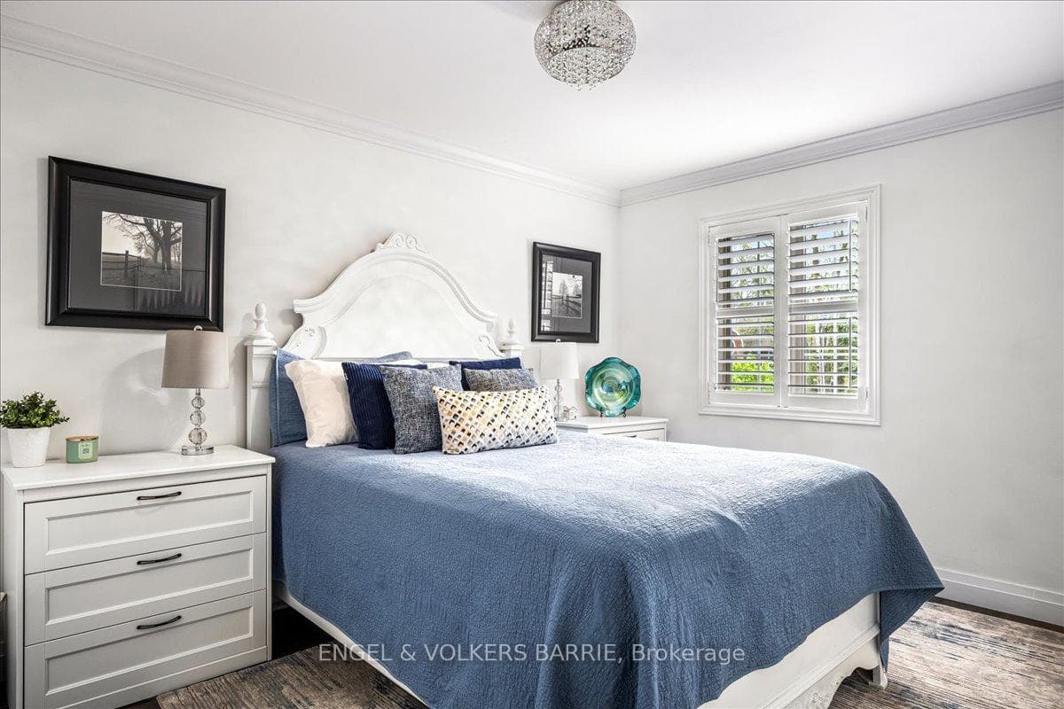 163 Owen Street photo 23