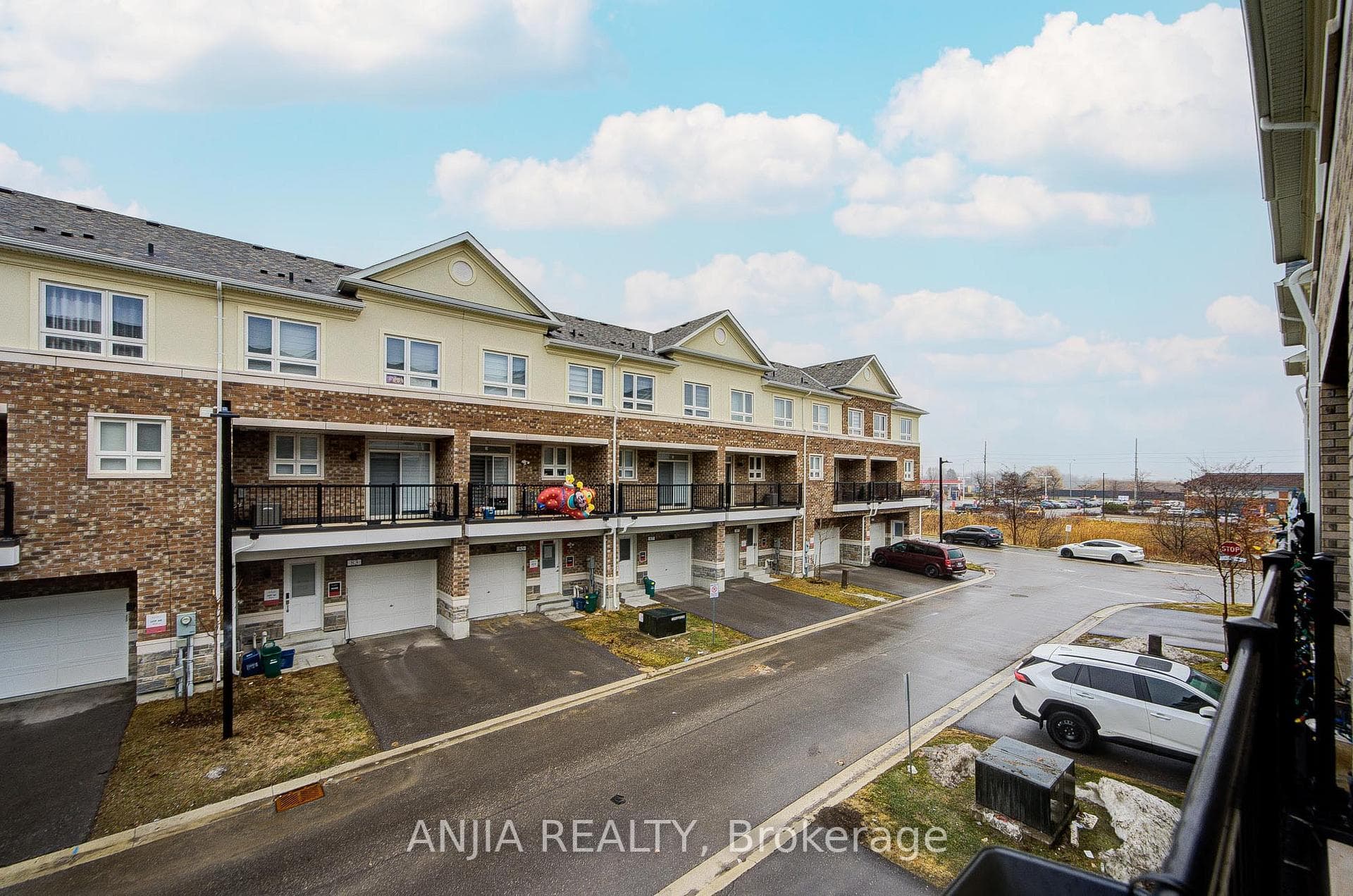 82 Chicago Lane photo 28
