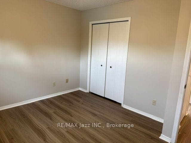 5 Turnberry Crescent photo 6