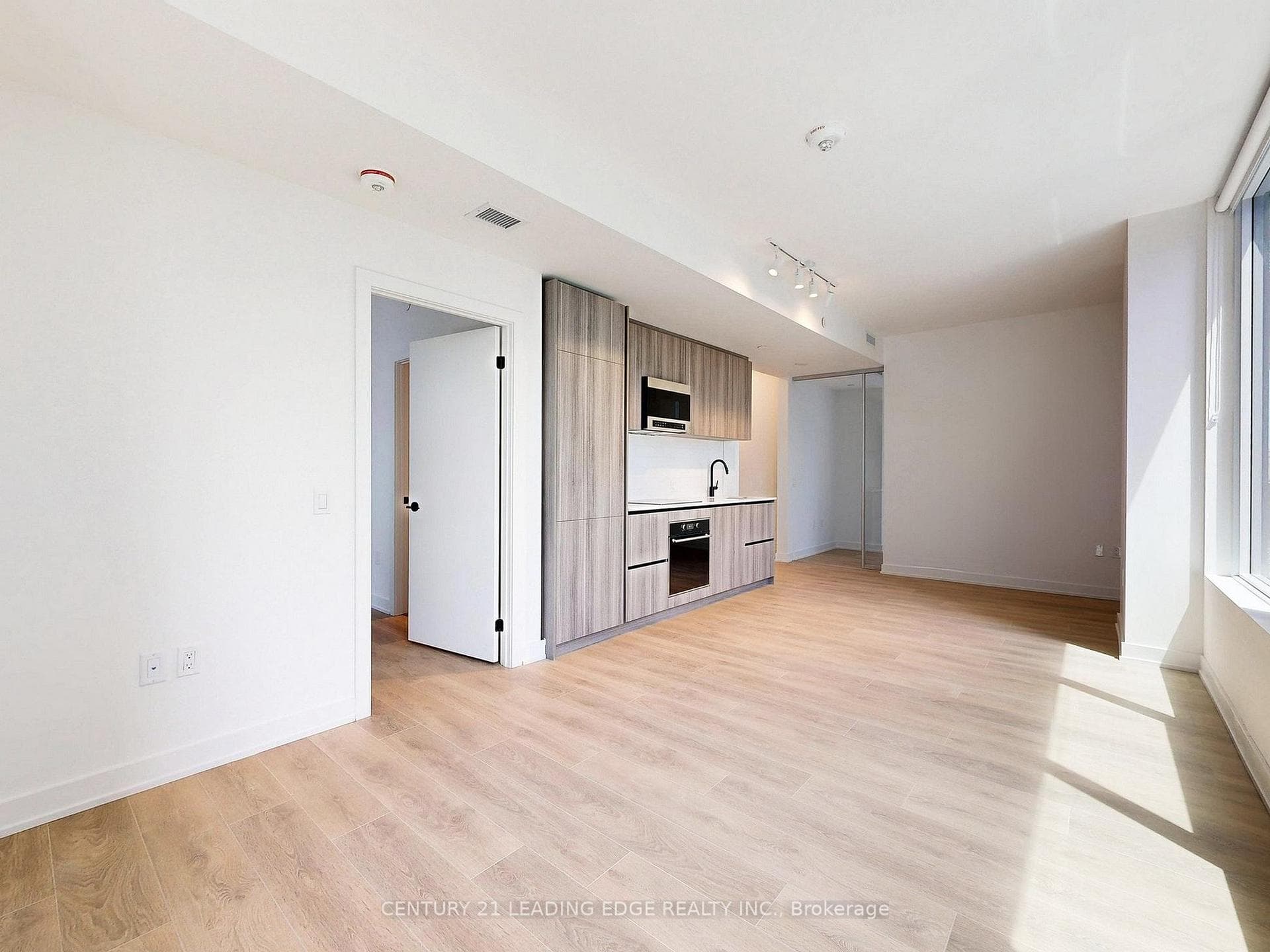 117 Broadway Avenue Unit 1602 photo 11