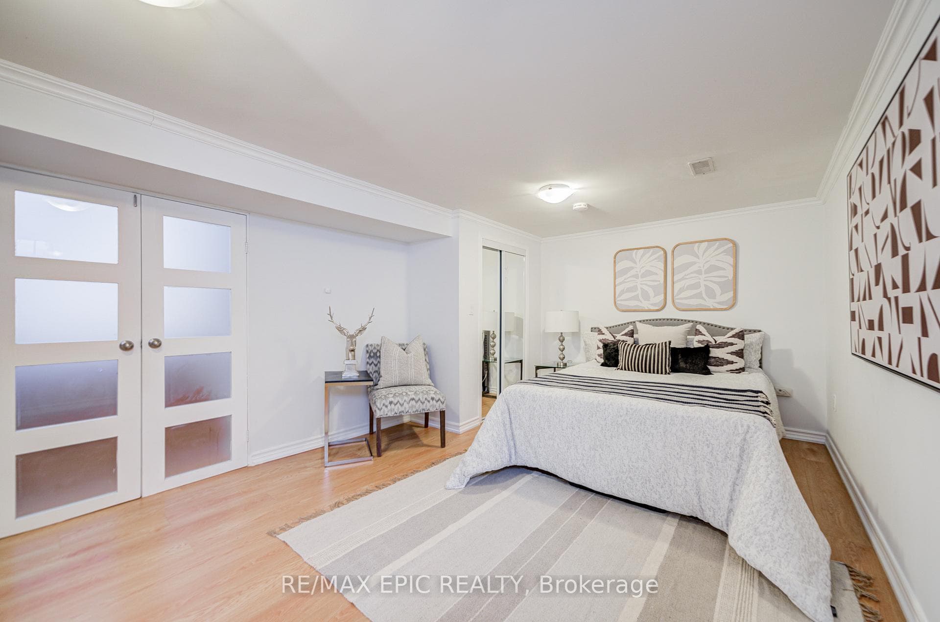 115 Henderson Avenue Unit 6 photo 4