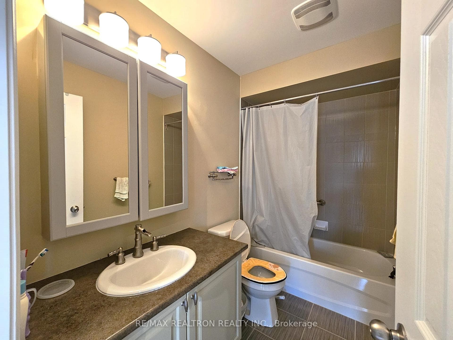 59 Chao Crescent photo 16