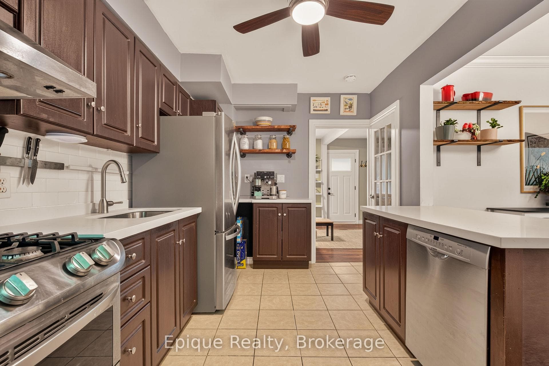 93 Graham Avenue photo 13