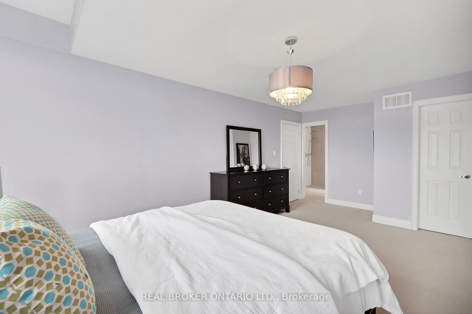 31 Mastwood Crescent photo 33