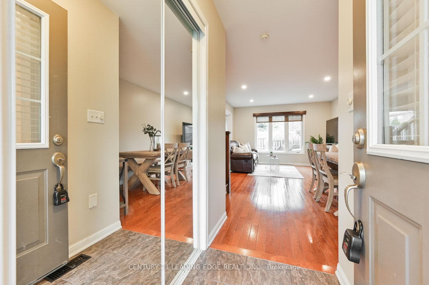 31 Dougherty Crescent photo 5