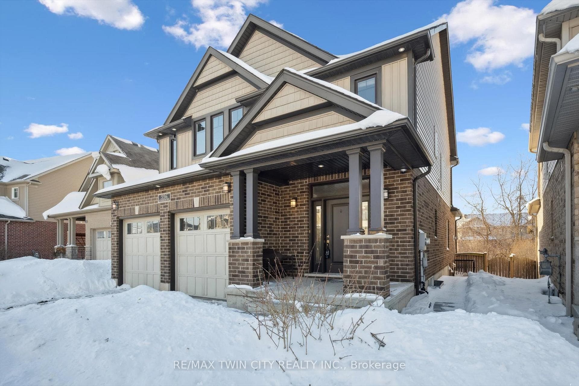 556 Netherwood Crescent photo 4