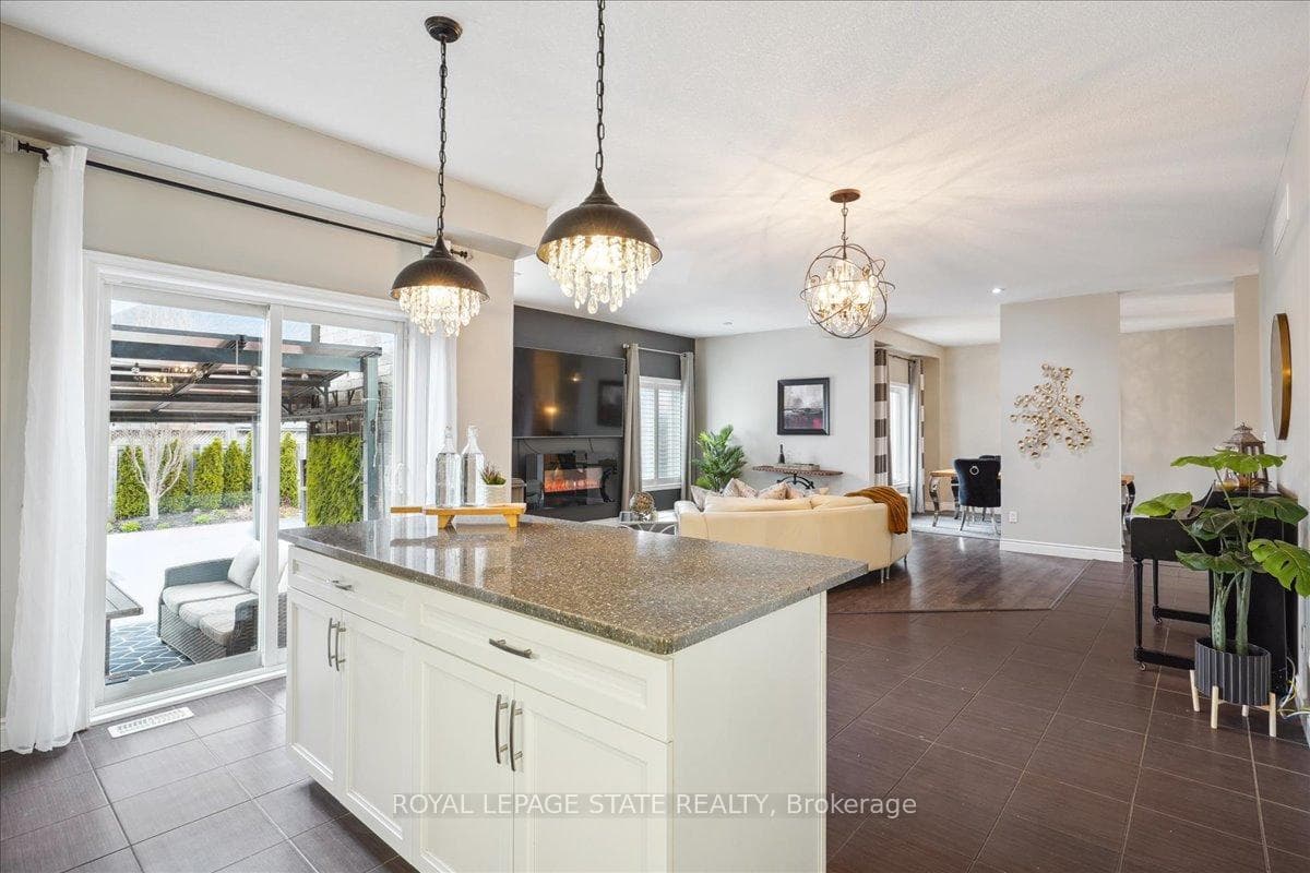90 Marriott Place photo 14