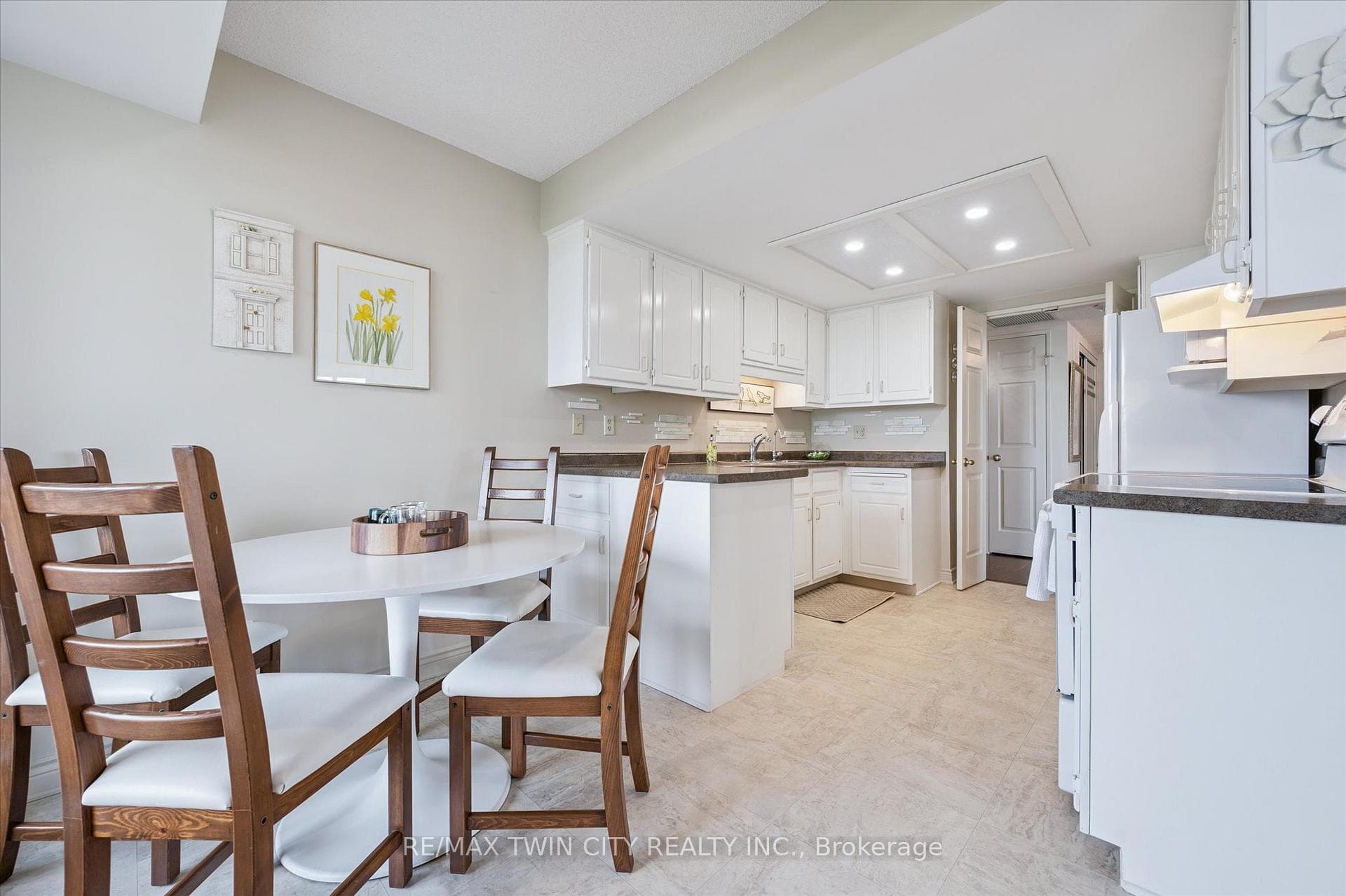 6 WILLOW Street Unit 702 photo 19