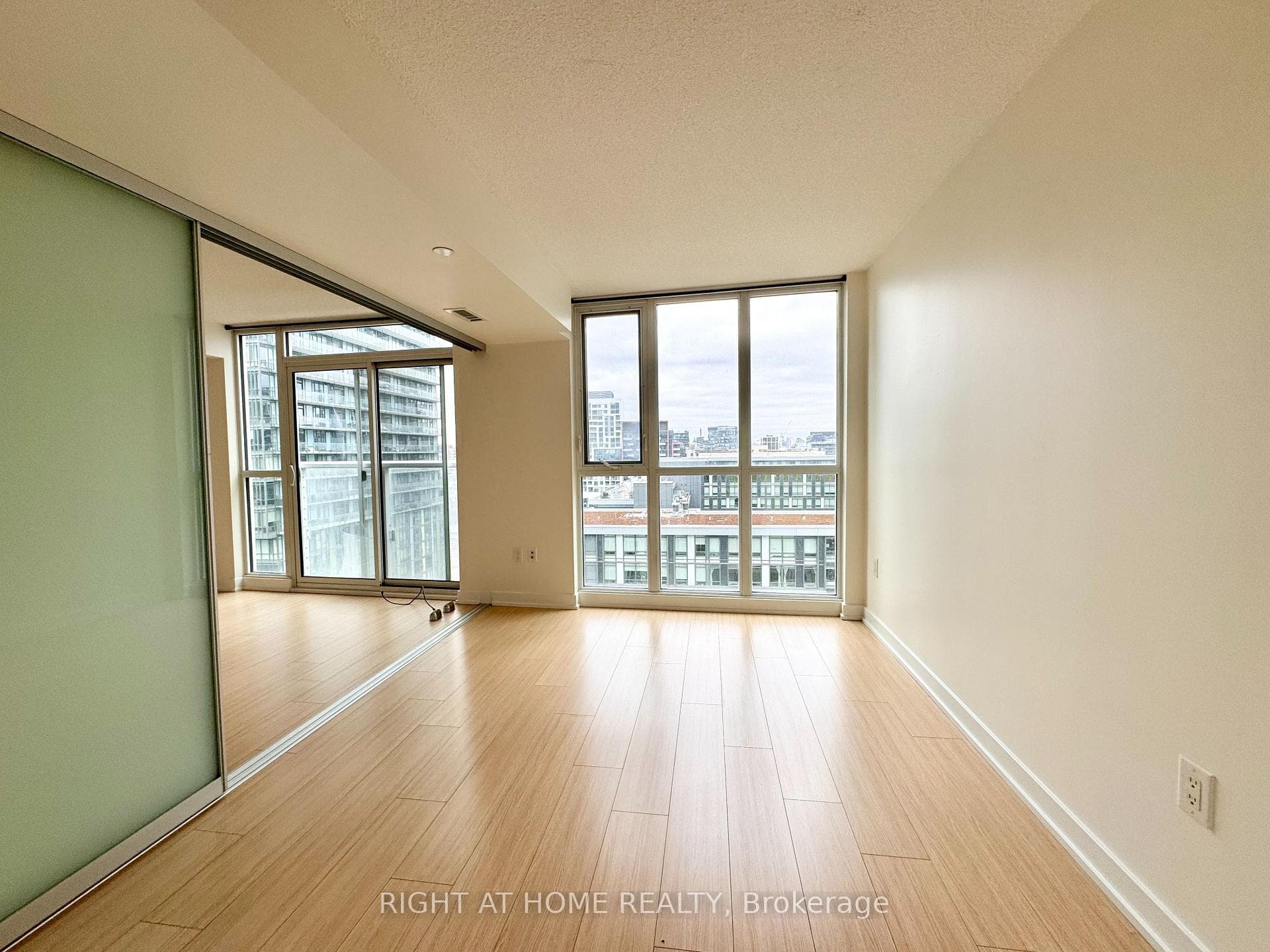 85 Queens Wharf Road Unit 1209 photo 5