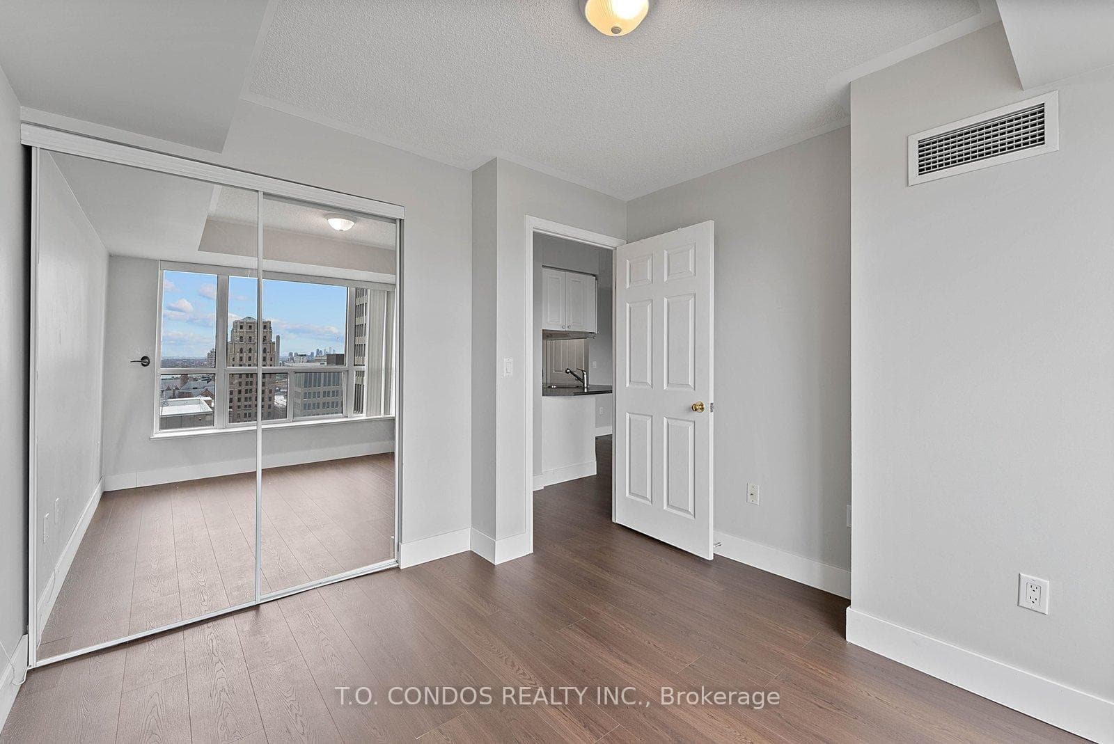 909 Bay Street Unit 2002 photo 20