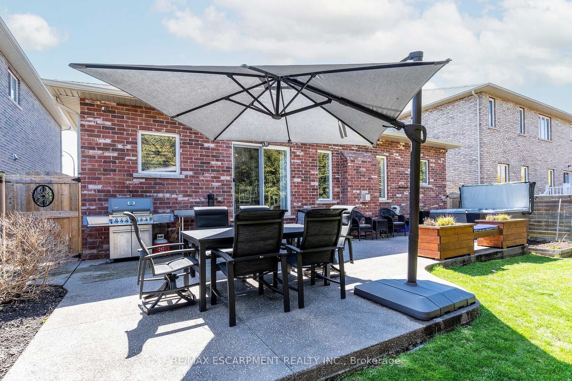 93 Peach Tree Lane photo 29
