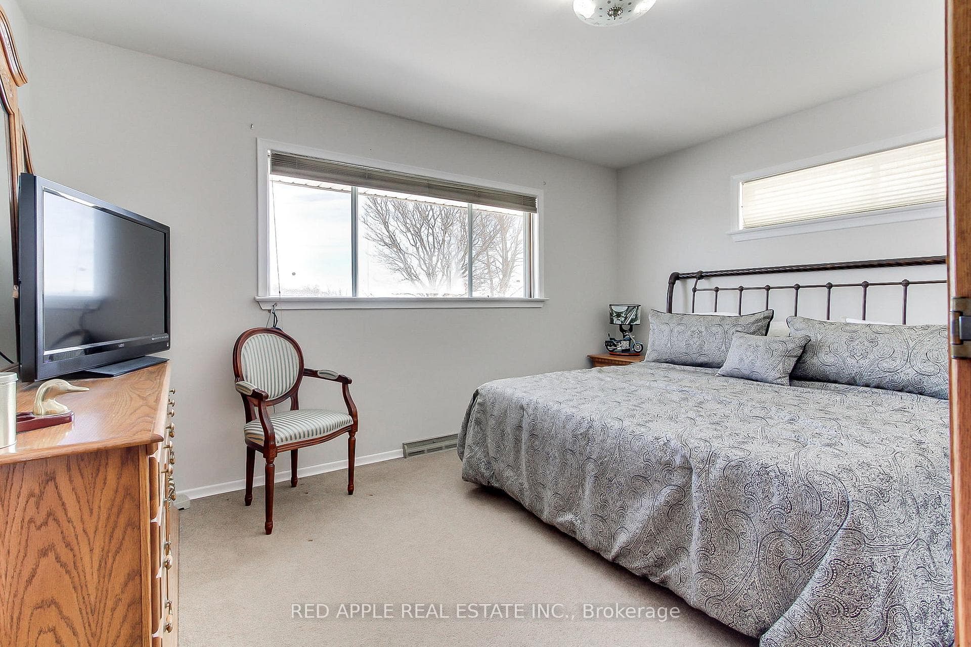 24187 Warden Avenue photo 13