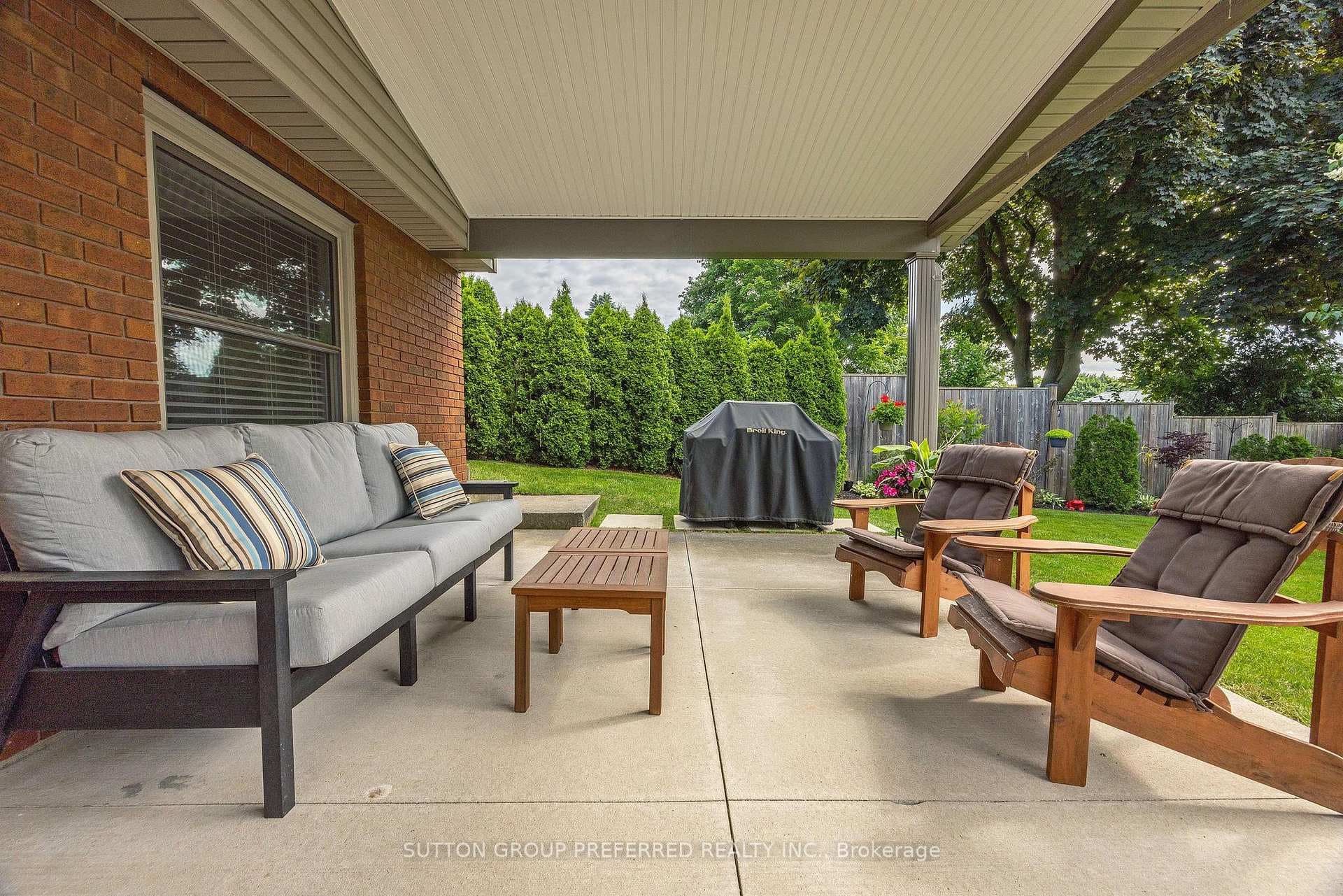 6 CONIFER Crescent photo 5