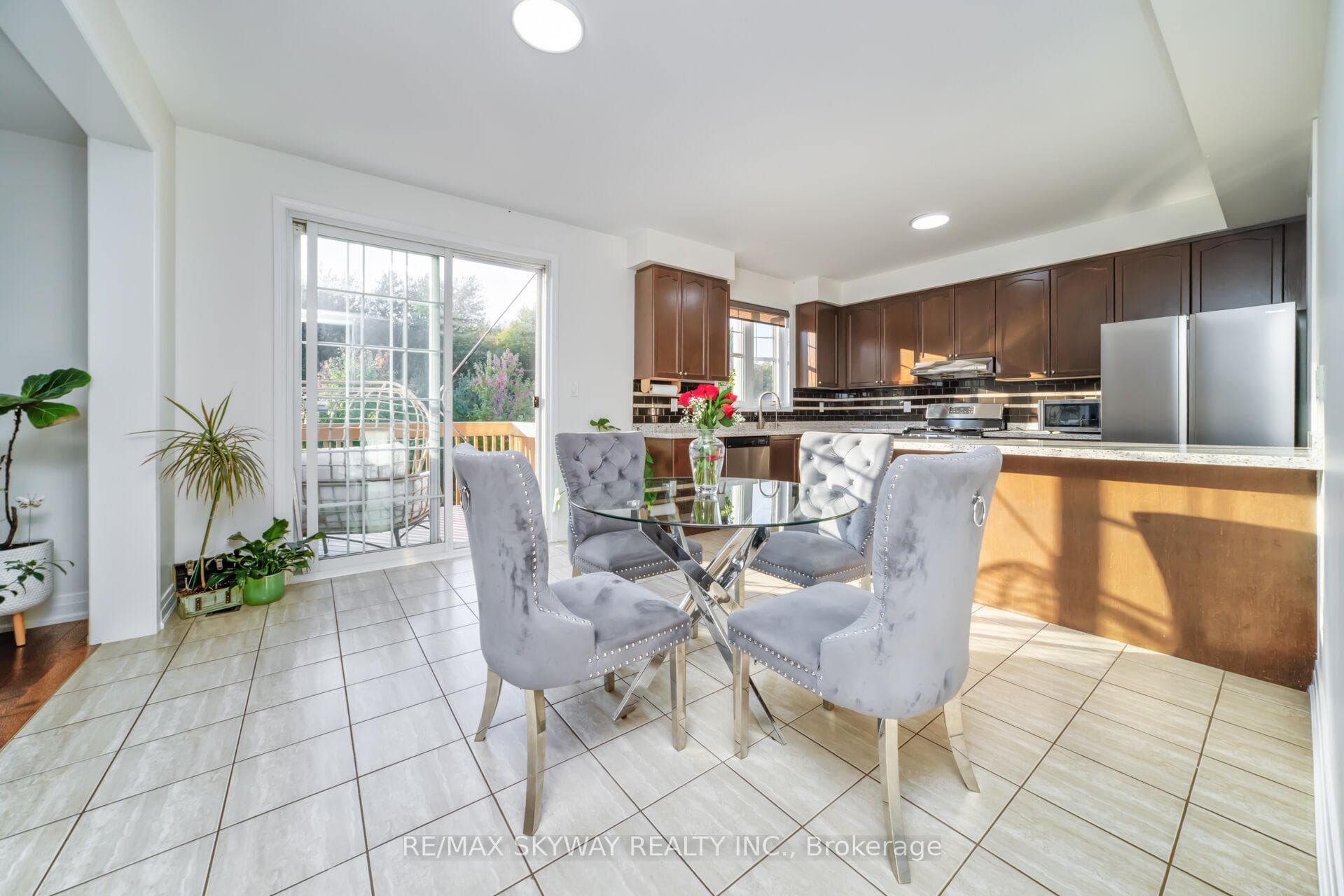 90 Aylesbury Drive photo 16
