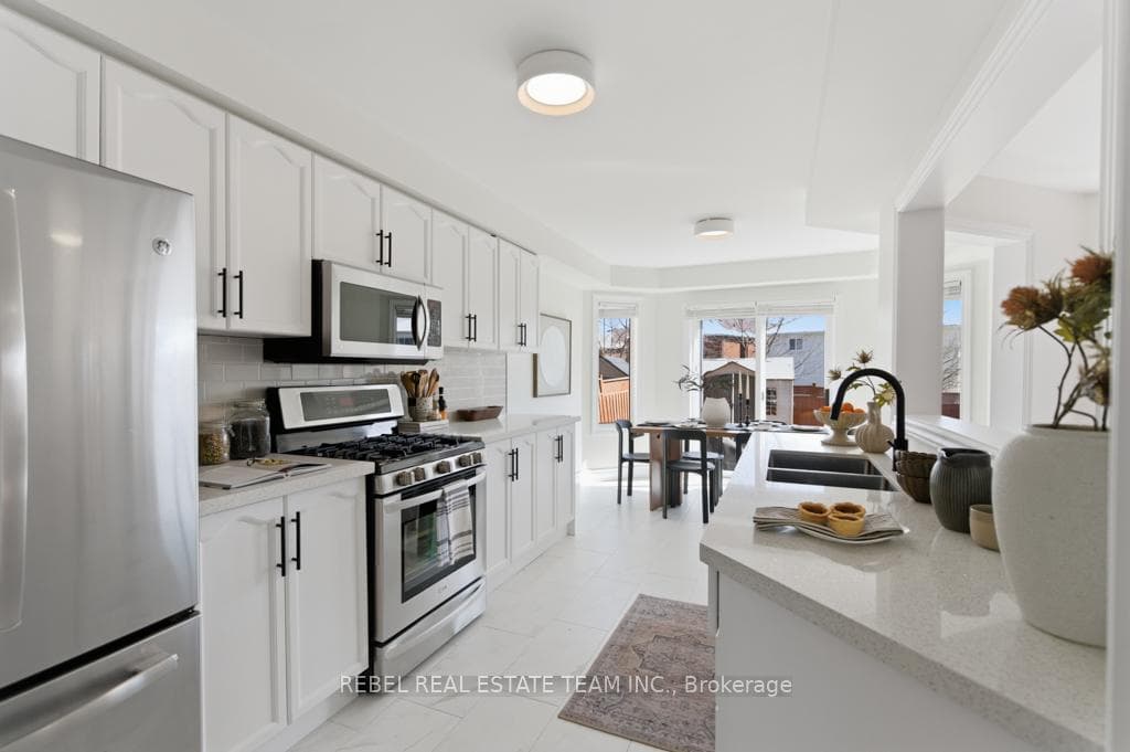 11 Booth Crescent photo 10