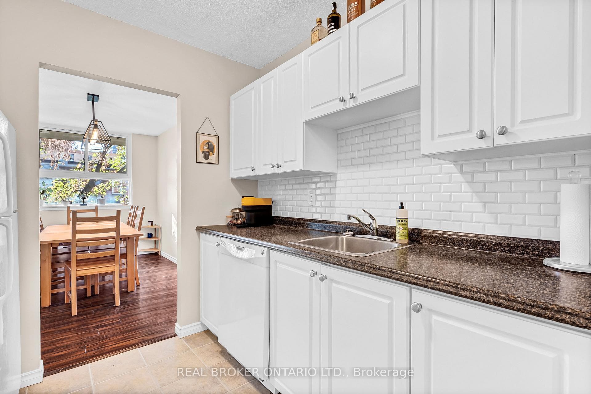 110 Forward Avenue Unit 209 photo 8