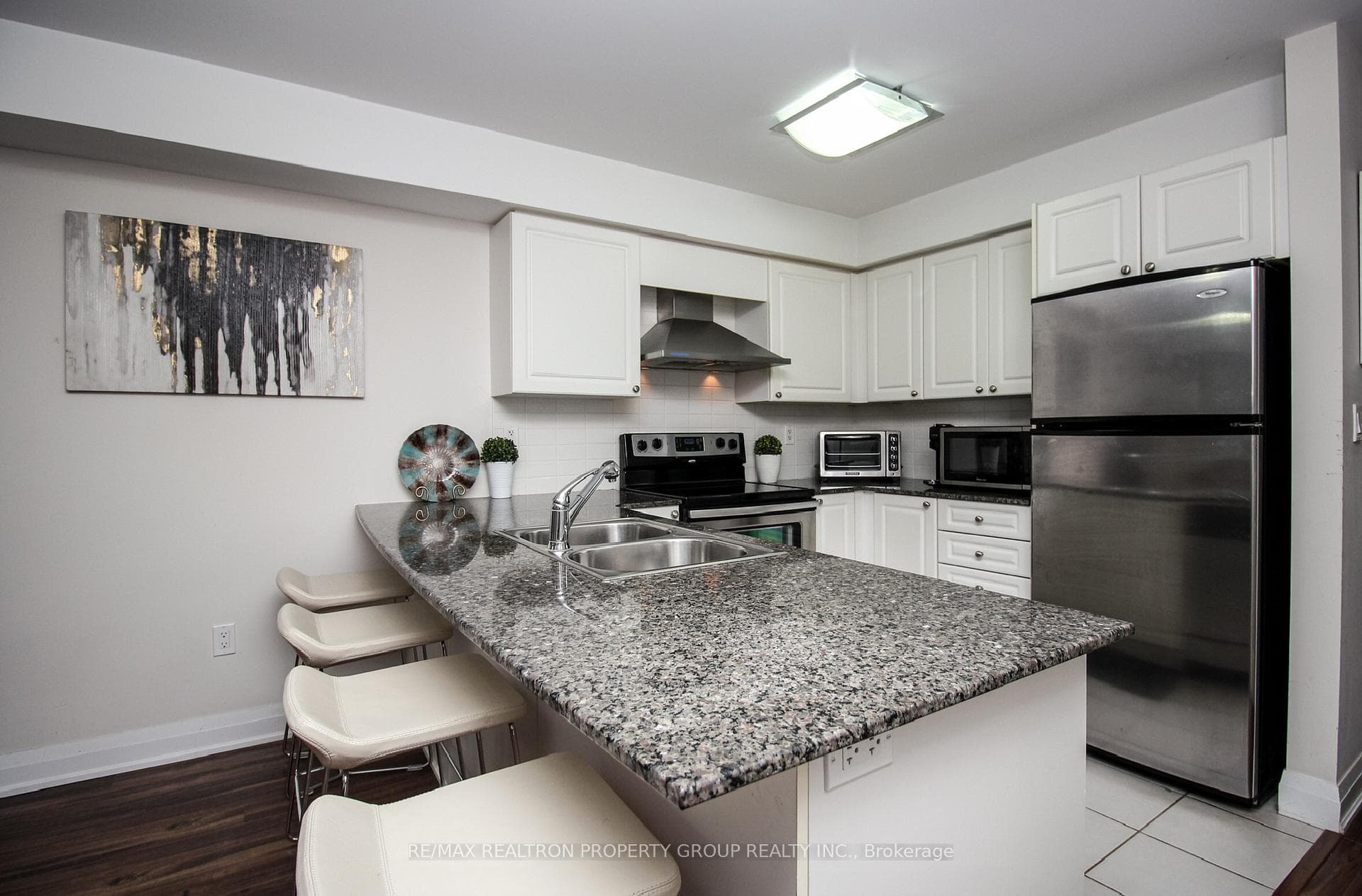 318 John Street Unit 121 photo 13