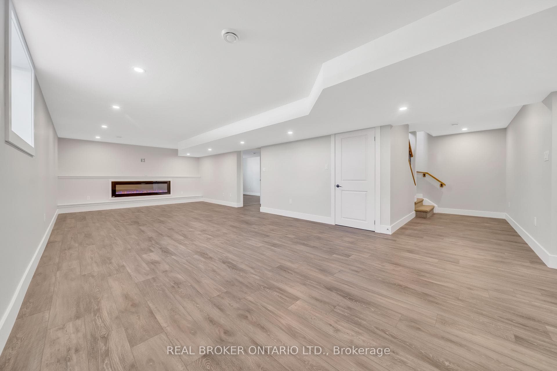 211 Queen Street photo 23
