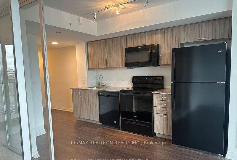 30 Meadowglen Place Unit 516 photo 6