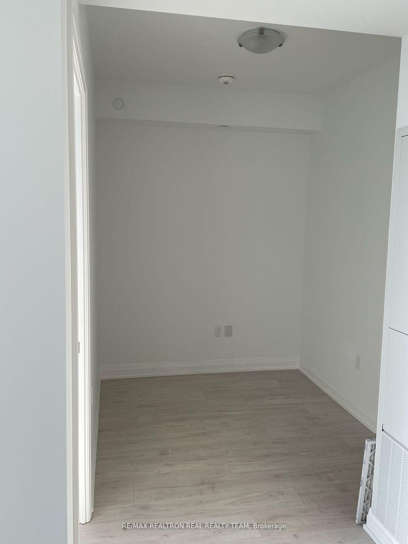 412 Silver Maple Road Unit 216 photo 6