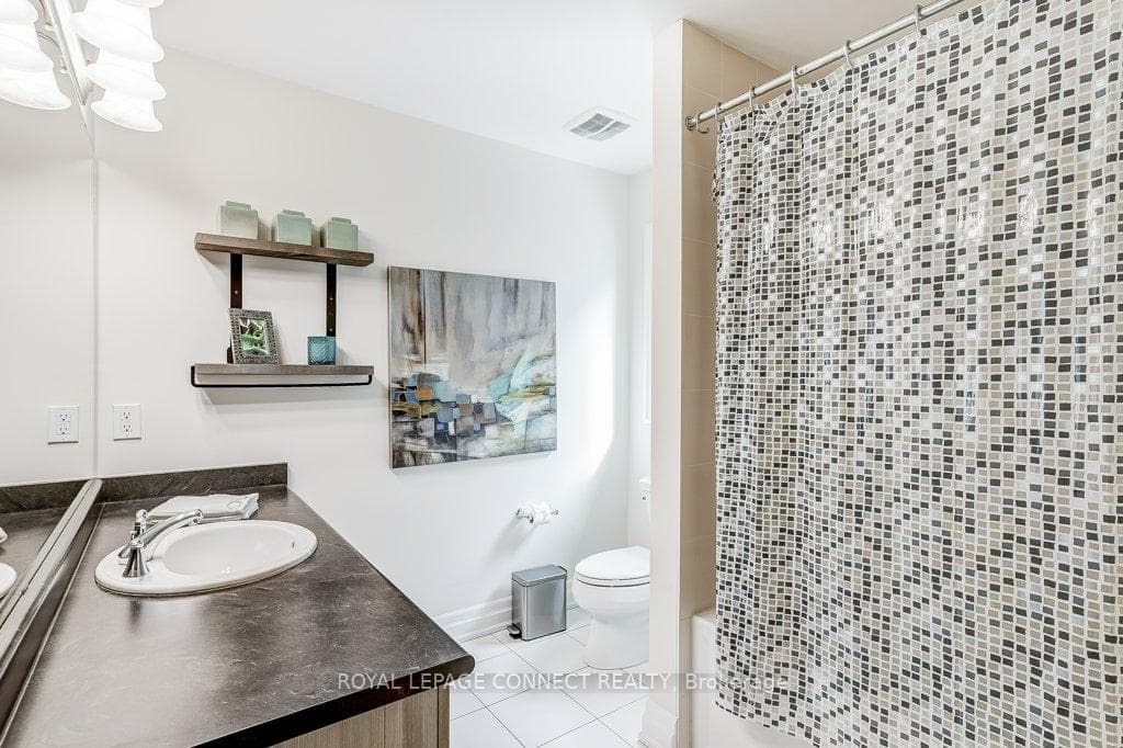 4 Piece main Bathroom